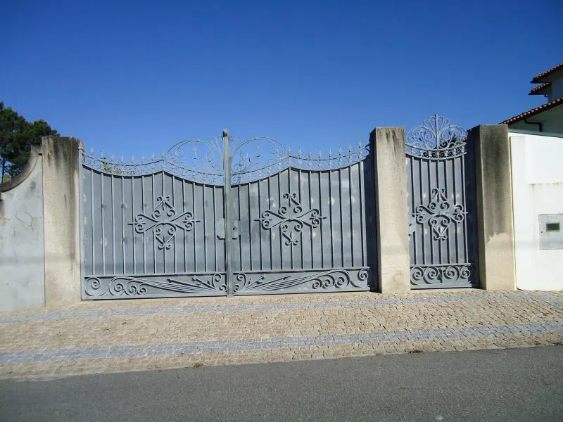 Modelo de portão em ferro